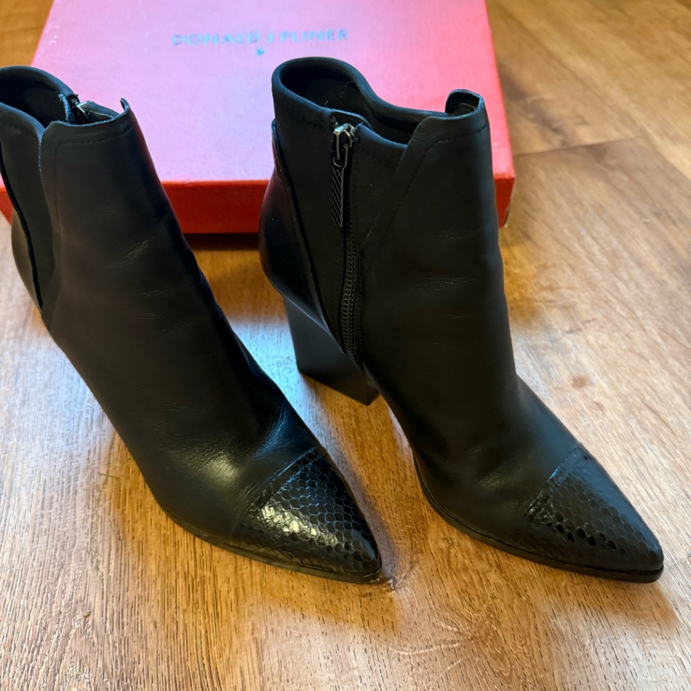 Donald J Pliner Black leather Ankle Boots - Picture 2 of 5
